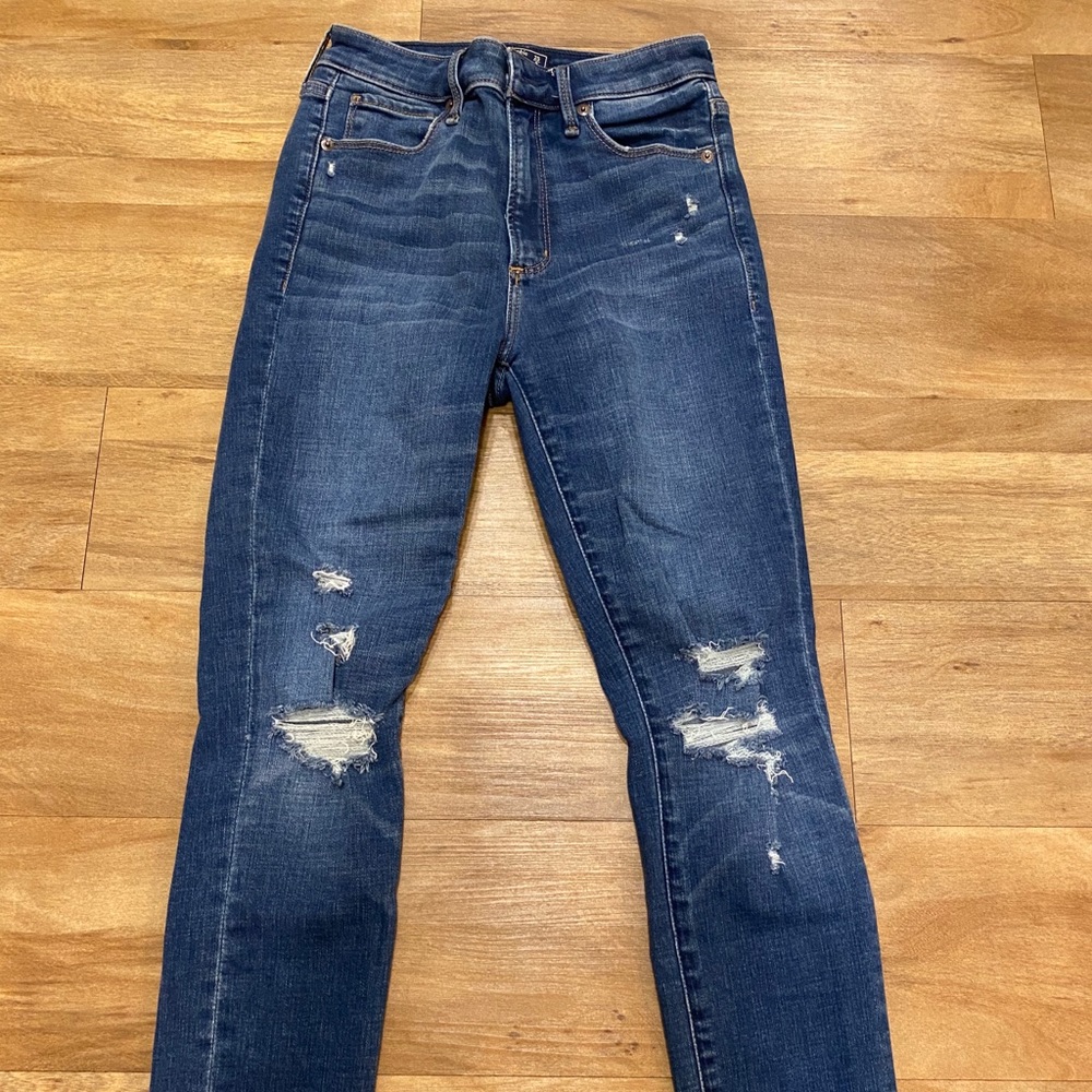 Abercrombie distressed Jeans. Size 25
